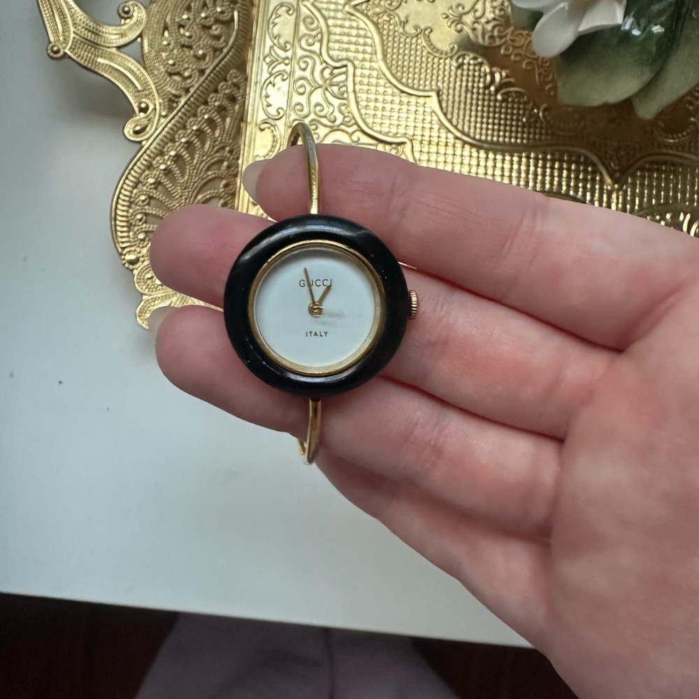 Gucci Bezel Watch (broken or needs new battery)
